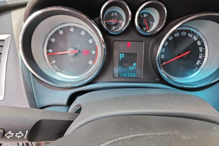 Used Buick GT 2013 XT 1.6L Automatic Fashion Edition Odometer Close Up