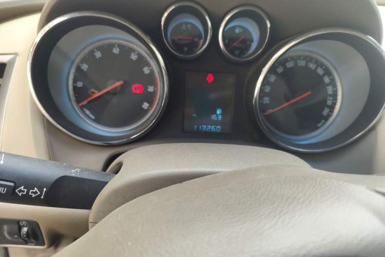 Used Buick GT 2013 XT 1.6L Manual Entry-Level Model Odometer Close Up