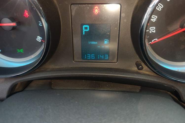 Used Buick GT 2013 XT 1.6L Automatic Fashion Edition Odometer Close Up