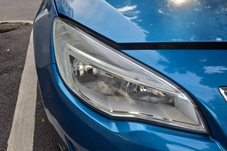 Used Buick GT 2013 XT 1.6L Automatic Comfort Edition Right Front Headlight
