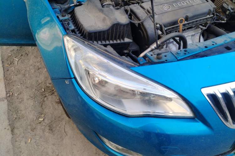Used Buick GT 2013 XT 1.6L Automatic Fashion Edition Right Front Headlight