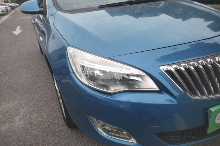 Used Buick GT 2013 XT 1.6L Automatic Fashion Edition Right Front Headlight