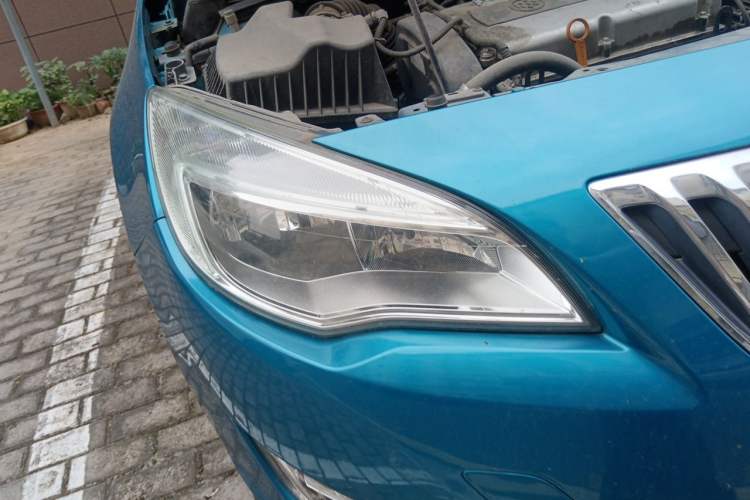 Used Buick GT 2013 XT 1.6L Automatic Fashion Edition Right Front Headlight