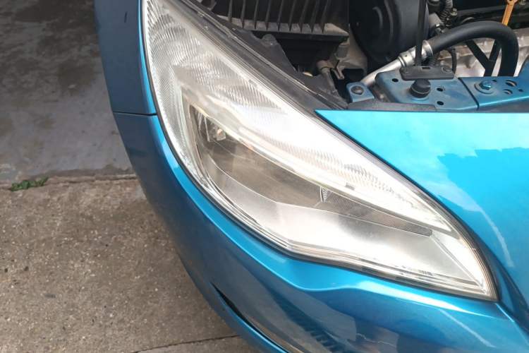 Used Buick GT 2013 XT 1.6L Automatic Comfort Edition Right Front Headlight
