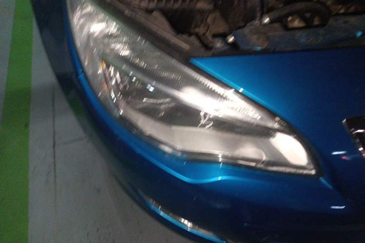 Used Buick GT 2013 XT 1.6L Automatic Fashion Edition Right Front Headlight