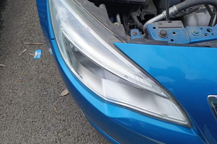 Used Buick GT 2013 XT 1.6L Automatic Comfort Edition Right Front Headlight