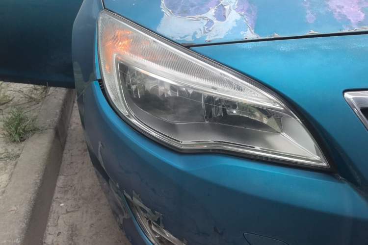 Used Buick GT 2013 XT 1.6L Automatic Fashion Edition Right Front Headlight