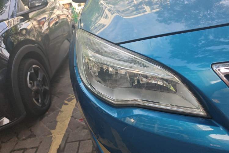 Used Buick GT 2013 XT 1.6T Automatic Fashion Sport Edition Right Front Headlight
