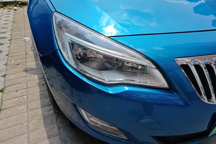 Used Buick GT 2013 XT 1.6L Automatic Fashion Edition Right Front Headlight