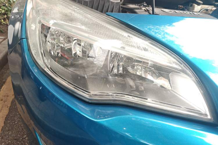 Used Buick GT 2013 XT 1.6L Automatic Fashion Edition Right Front Headlight