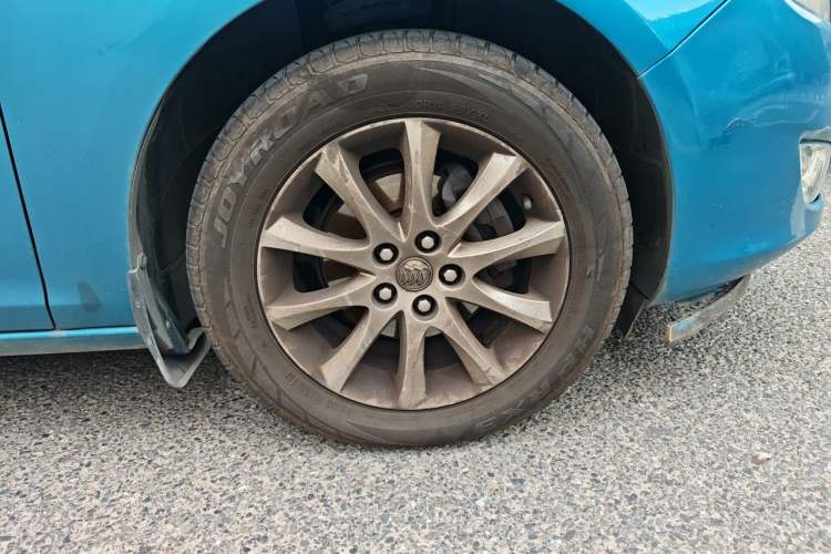 Used Buick GT 2013 XT 1.6L Automatic Fashion Edition Right Front Wheel Hub
