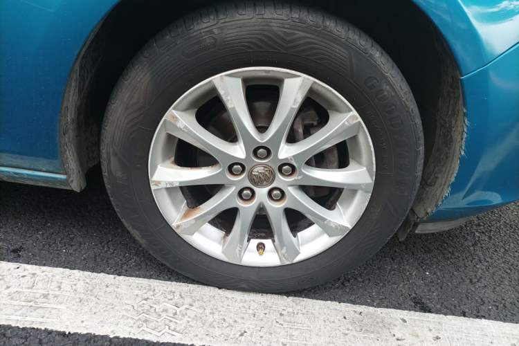 Used Buick GT 2013 XT 1.6L Automatic Fashion Edition Right Front Wheel Hub