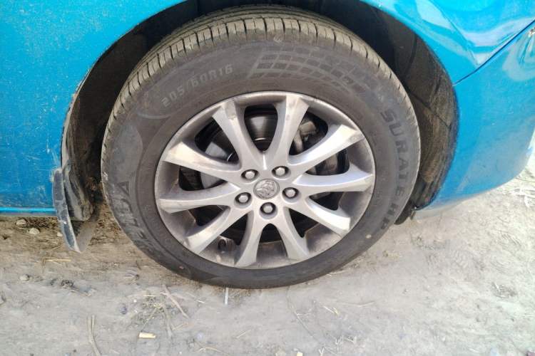 Used Buick GT 2013 XT 1.6L Automatic Fashion Edition Right Front Wheel Hub