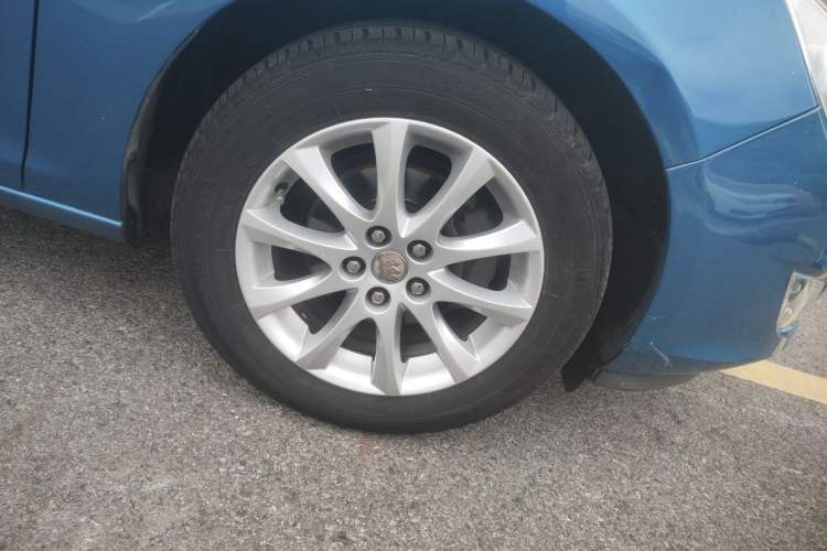 Used Buick GT 2013 XT 1.6L Automatic Fashion Edition Right Front Wheel Hub