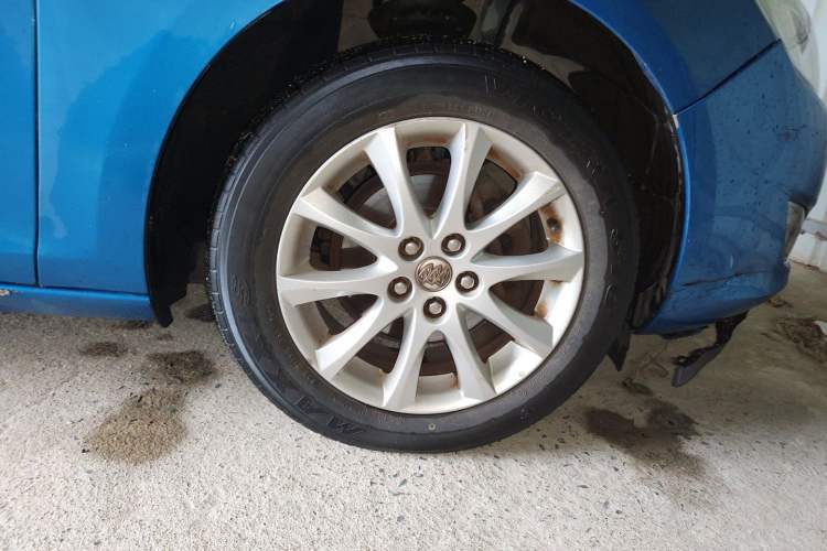 Used Buick GT 2013 XT 1.6L Automatic Fashion Edition Right Front Wheel Hub