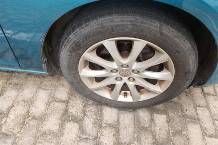 Used Buick GT 2013 XT 1.6L Automatic Fashion Edition Right Front Wheel Hub