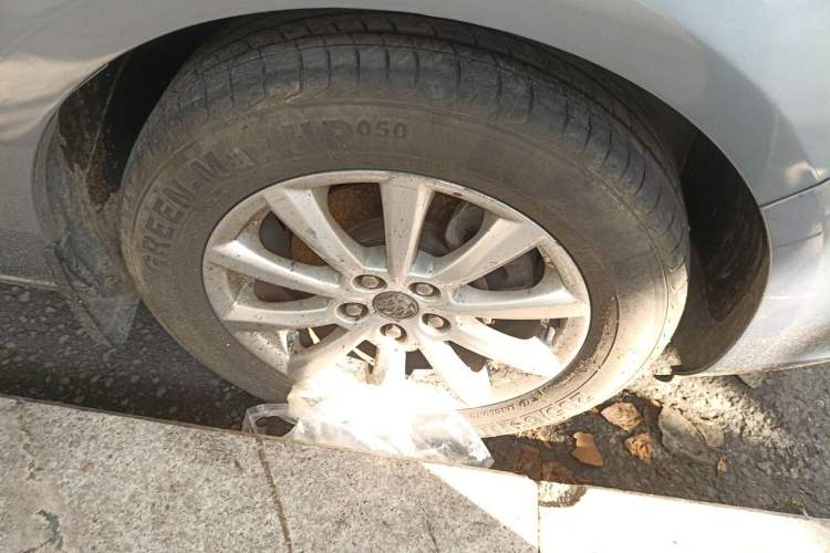 Used Buick GT 2013 GT 1.6L Manual Entry-Level Model Right Front Wheel Hub