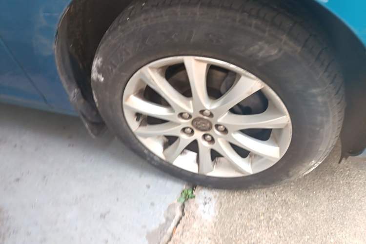 Used Buick GT 2013 XT 1.6L Automatic Comfort Edition Right Front Wheel Hub