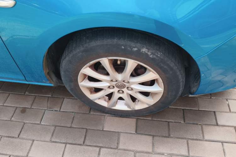Used Buick GT 2013 XT 1.6L Automatic Fashion Edition Right Front Wheel Hub