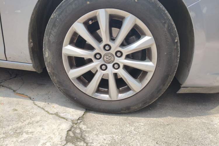 Used Buick GT 2013 GT 1.6L Manual Comfort Edition Right Front Wheel Hub