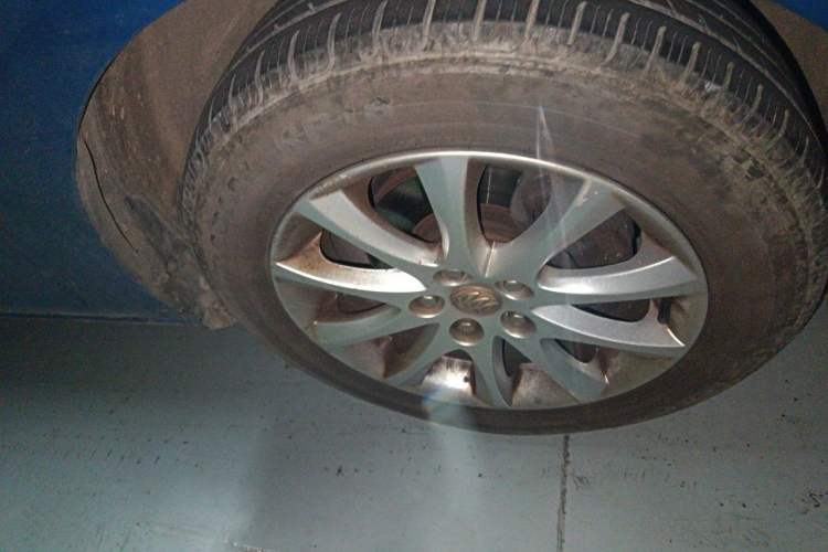 Used Buick GT 2013 XT 1.6L Automatic Fashion Edition Right Front Wheel Hub