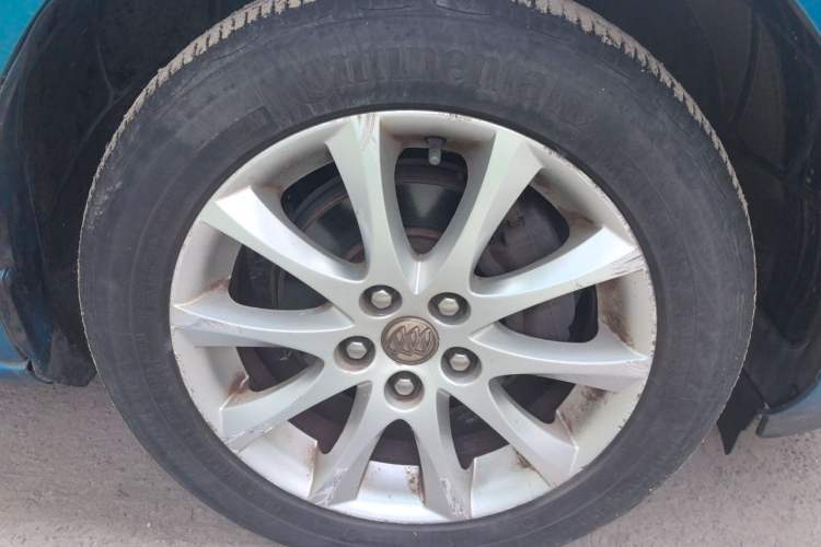 Used Buick GT 2013 XT 1.6L Automatic Fashion Edition Right Front Wheel Hub