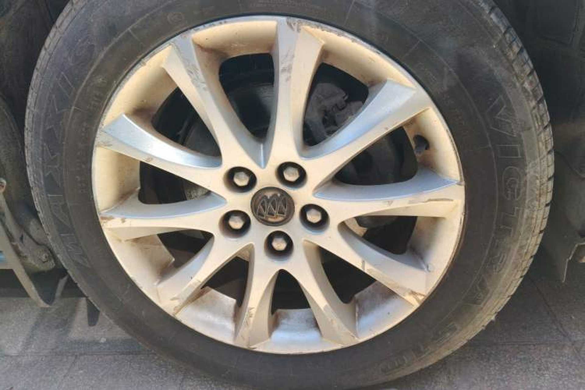 Used Buick GT 2013 XT 1.6L Automatic Fashion Edition Right Front Wheel Hub
