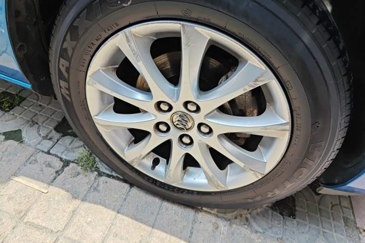 Used Buick GT 2013 XT 1.6L Automatic Fashion Edition Right Front Wheel Hub