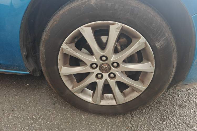 Used Buick GT 2013 XT 1.6L Automatic Fashion Edition Right Front Wheel Hub
