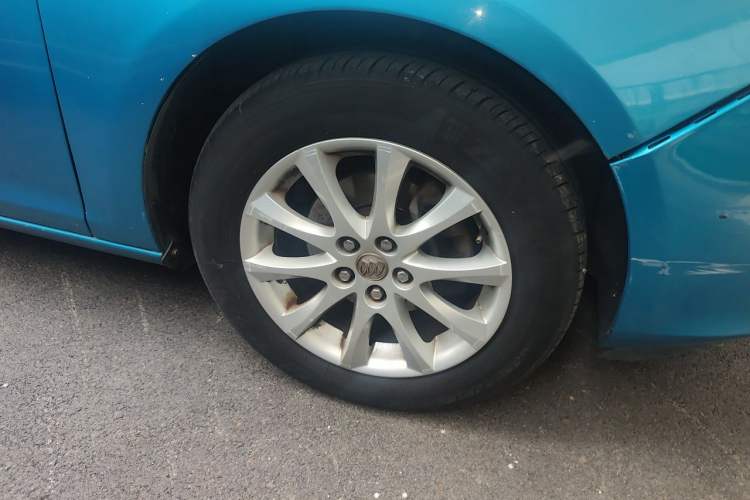 Used Buick GT 2013 XT 1.6L Automatic Fashion Edition Right Front Wheel Hub