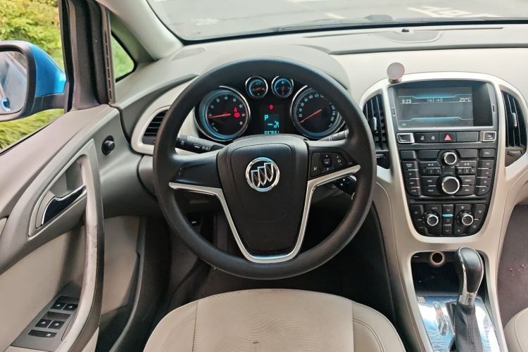 Used Buick GT 2013 XT 1.6L Automatic Fashion Edition Steering Wheel