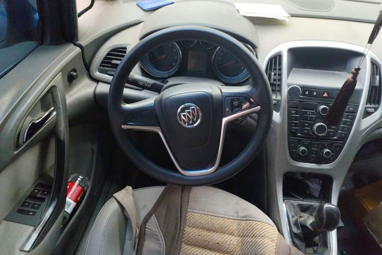 Used Buick GT 2013 XT 1.6L Manual Entry-Level Model Steering Wheel