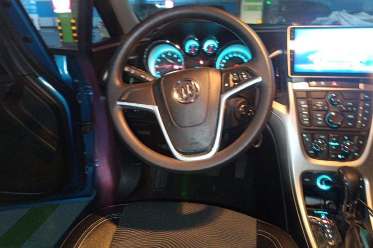Used Buick GT 2013 XT 1.6L Automatic Fashion Edition Steering Wheel