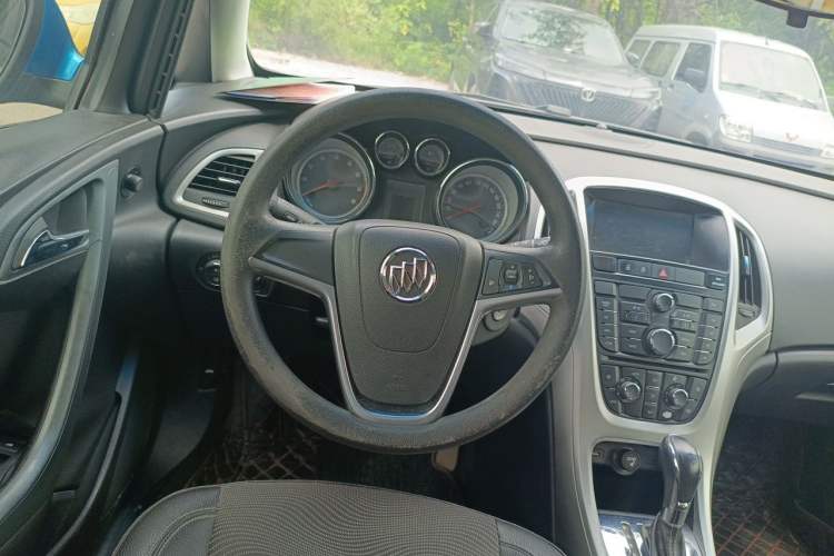 Used Buick GT 2013 XT 1.6L Automatic Comfort Edition Steering Wheel