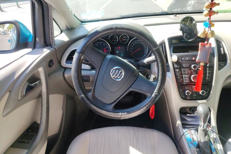 Used Buick GT 2013 XT 1.6L Automatic Comfort Edition Steering Wheel