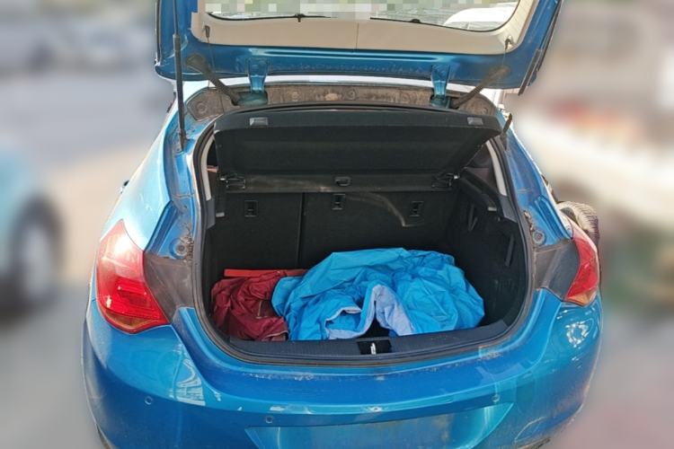 Used Buick GT 2013 XT 1.6L Automatic Fashion Edition Trunk