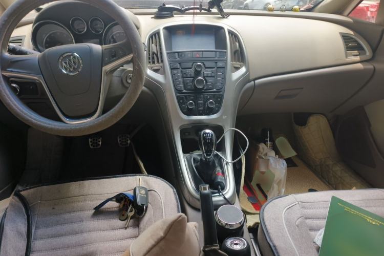 Used Buick GT 2013 GT 1.6L Manual Entry-Level Model Center Console