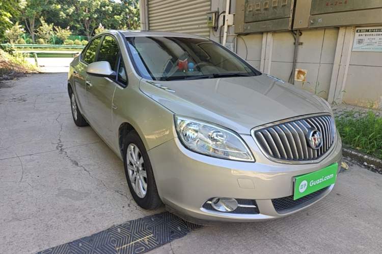 Used Buick GT 2013 GT 1.6L Automatic Fashion Edition Front Right 45 Deg