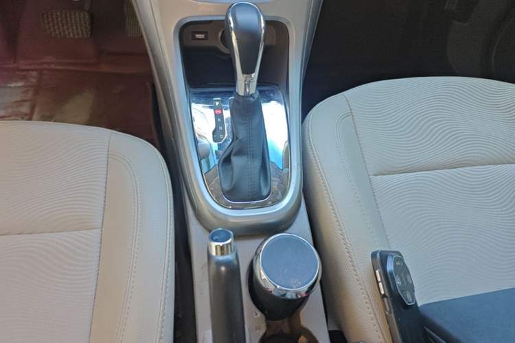 Used Buick GT 2013 GT 1.6L Automatic Fashion Edition Gear Lever