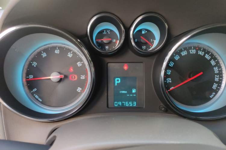 Used Buick GT 2013 GT 1.6L Automatic Fashion Edition Instrument Cluster