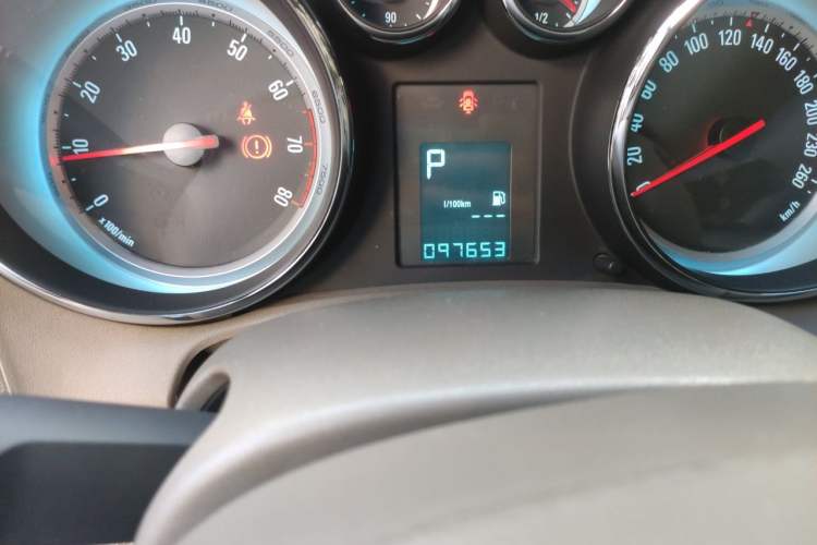 Used Buick GT 2013 GT 1.6L Automatic Fashion Edition Odometer Close Up