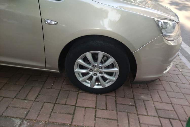 Used Buick GT 2013 GT 1.6L Automatic Fashion Edition Right Front Wheel Hub