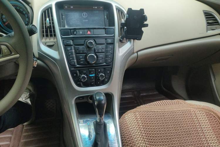 Used Buick GT 2013 GT 1.6L Automatic Fashion Edition Audio And AC Panel