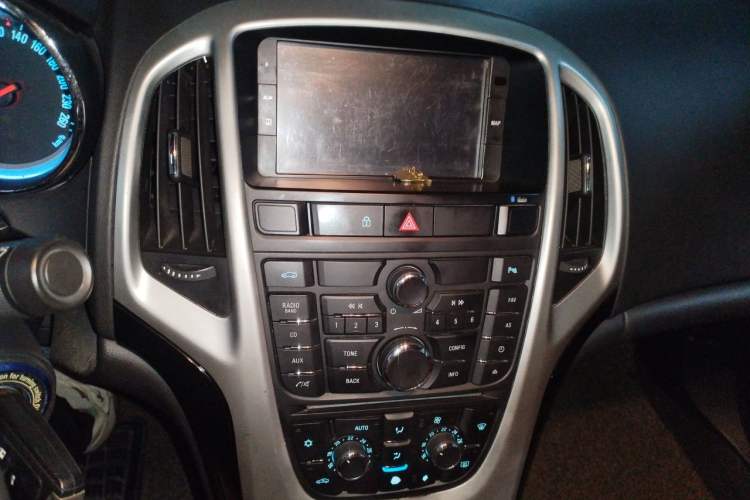 Used Buick GT 2013 GT 1.8L Automatic Fashion Edition Audio And AC Panel