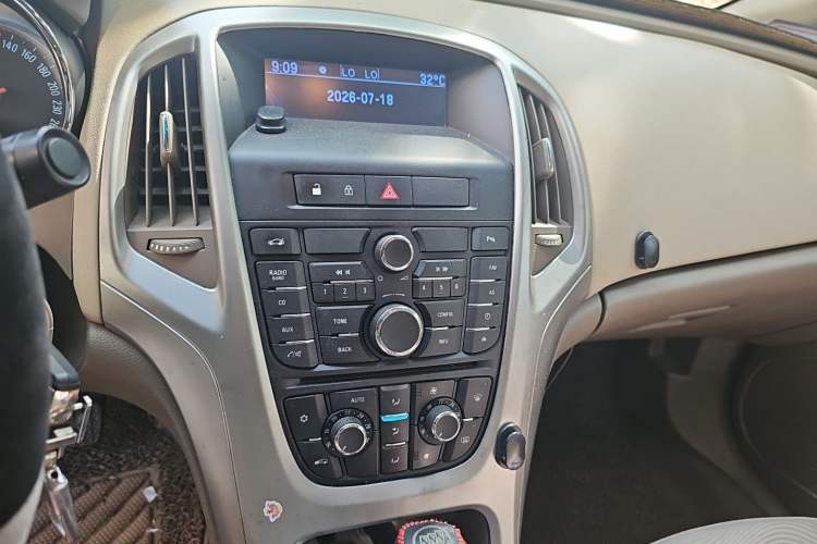 Used Buick GT 2013 GT 1.6L Automatic Fashion Edition Audio And AC Panel