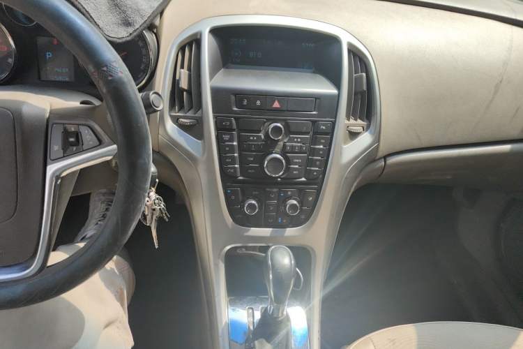 Used Buick GT 2013 GT 1.6L Automatic Fashion Edition Audio And AC Panel