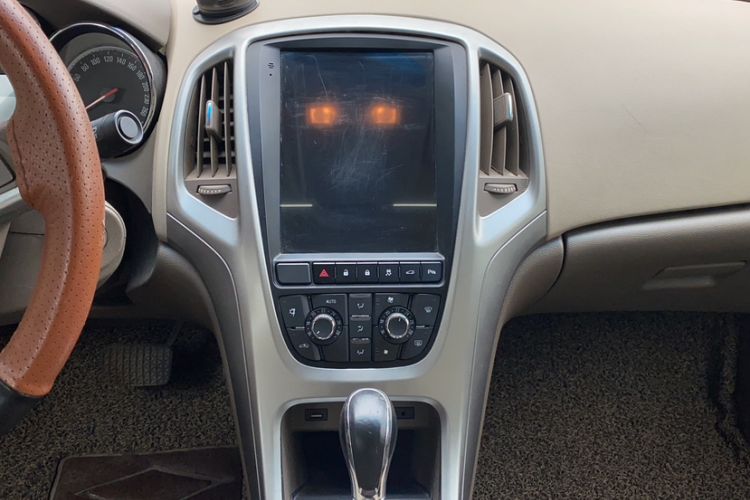 Used Buick GT 2013 GT 1.6L Automatic Fashion Edition Audio And AC Panel