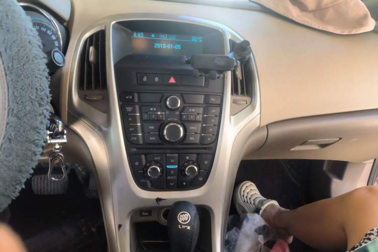 Used Buick GT 2013 GT 1.6L Automatic Fashion Edition Audio And AC Panel