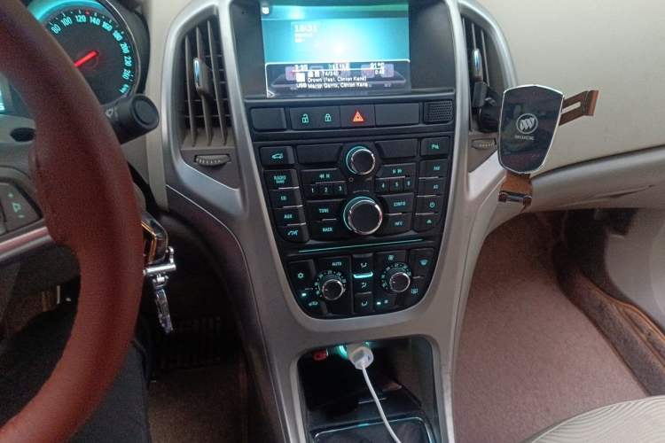 Used Buick GT 2013 GT 1.6L Manual Entry-Level Model Audio And AC Panel
