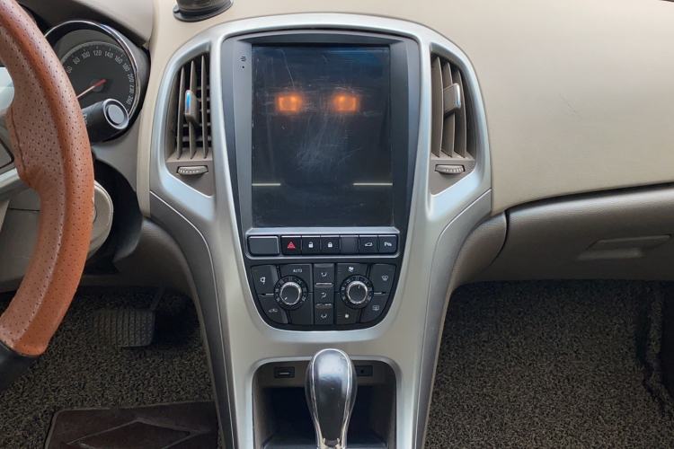 Used Buick GT 2013 GT 1.6L Automatic Fashion Edition Audio And AC Panel